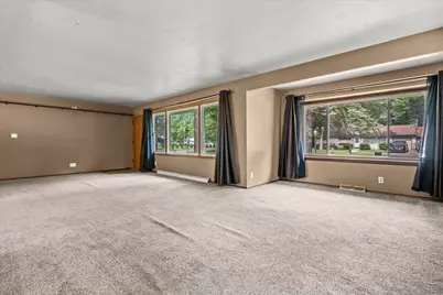 5870 S 41st St, Greenfield, WI 53221 - Photo 14