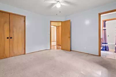 5870 S 41st St, Greenfield, WI 53221 - Photo 24