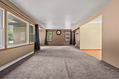 5870 S 41st St, Greenfield, WI 53221 - Photo 12