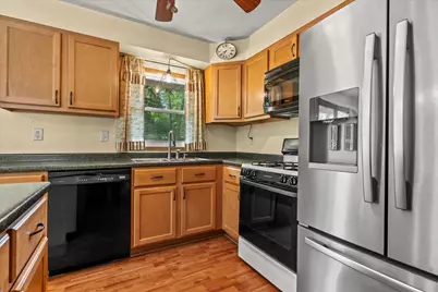 5870 S 41st St, Greenfield, WI 53221 - Photo 16