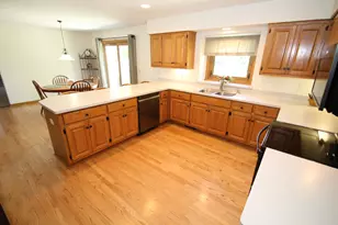 S95W12970 Walter Hagen Dr, Muskego, WI 53150 - Photo 6