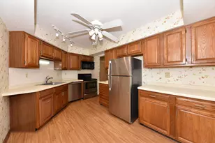 7234 N Green Bay Ave, Glendale, WI 53209 - Photo 14