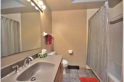 15651 W Ridge Rd, New Berlin, WI 53151 - Photo 18