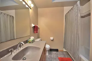 15651 W Ridge Rd, New Berlin, WI 53151 - Photo 18