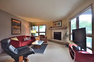 15651 W Ridge Rd, New Berlin, WI 53151 - Photo 4