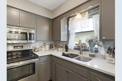 6235 N 95th St, Milwaukee, WI 53225 - Photo 12