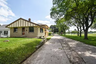 836 S 95th St, West Allis, WI 53214 - Photo 24