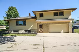 836 S 95th St, West Allis, WI 53214 - Photo 26