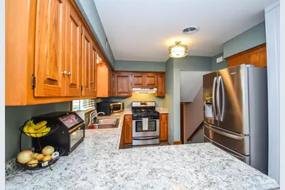 836 S 95th St, West Allis, WI 53214 - Photo 10