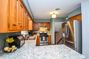 836 S 95th St, West Allis, WI 53214 - Photo 10