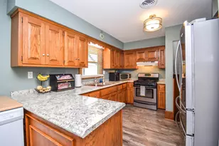836 S 95th St, West Allis, WI 53214 - Photo 6