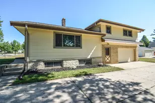836 S 95th St, West Allis, WI 53214 - Photo 2