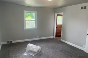 1203 S 87th St, West Allis, WI 53214 - Photo 10