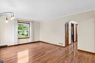 337 N 110th St, Wauwatosa, WI 53226 - Photo 4