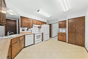 W169N10432 Pheasant Run, Germantown, WI 53022 - Photo 16