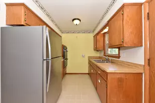 N79W16119 Community Dr, Menomonee Falls, WI 53051 - Photo 12
