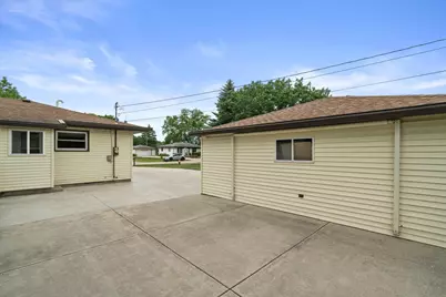 2900  Shady Ln, Racine, WI 53402 - Photo 16