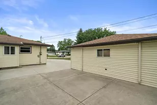 2900 Shady Ln, Racine, WI 53402 - Photo 16