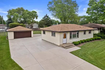 2900  Shady Ln, Racine, WI 53402 - Photo 2