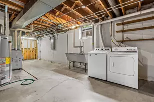 W136N8704 Esquire Rd, Menomonee Falls, WI 53051 - Photo 28