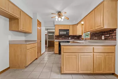 W136N8704  Esquire Rd, Menomonee Falls, WI 53051 - Photo 8