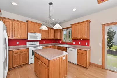 124  Meehan Cir, West Bend, WI 53095 - Photo 10