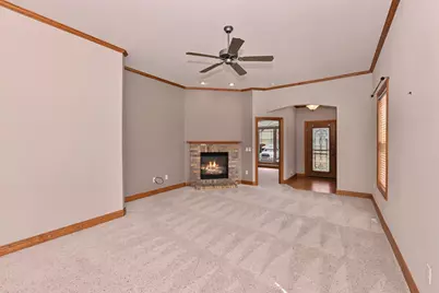 124  Meehan Cir, West Bend, WI 53095 - Photo 4