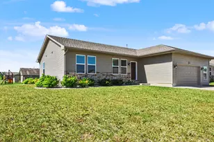 2901 Guinness Dr, Janesville, WI 53546 - Photo 2