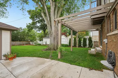 2517 N 96th St, Wauwatosa, WI 53226 - Photo 38