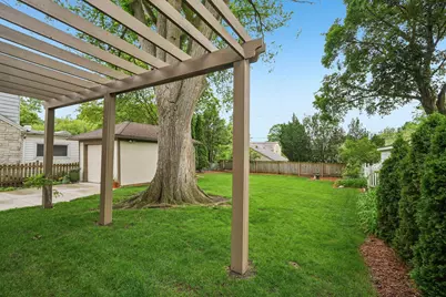 2517 N 96th St, Wauwatosa, WI 53226 - Photo 36