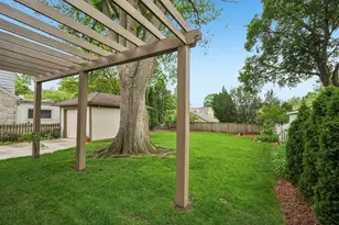 2517 N 96th St, Wauwatosa, WI 53226 - Photo 36