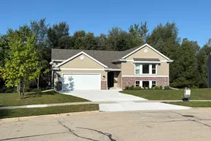 269 Cardinal Dr, Sullivan, WI 53178 - Photo 1