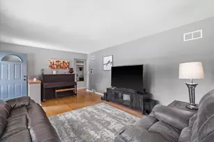 3225 S 80th St, Milwaukee, WI 53219 - Photo 10