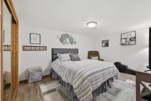 924 S 124th St, West Allis, WI 53214 - Photo 26