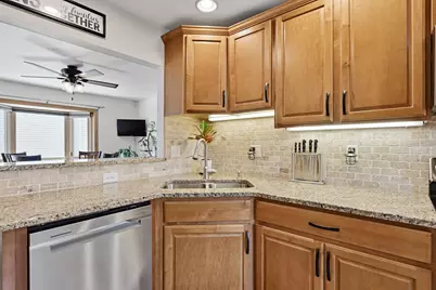 924 S 124th St, West Allis, WI 53214 - Photo 12