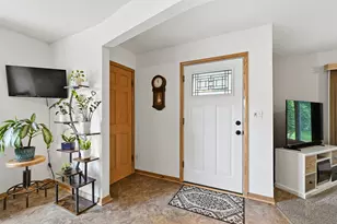 924 S 124th St, West Allis, WI 53214 - Photo 4
