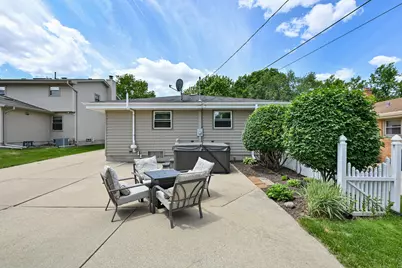 924 S 124th St, West Allis, WI 53214 - Photo 32