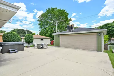 924 S 124th St, West Allis, WI 53214 - Photo 30