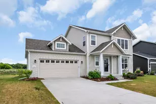 758 Burr Oak Ct, Oconomowoc, WI 53066 - Photo 1