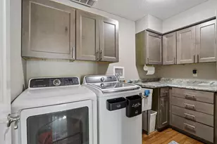 8755 N Pelham Pkwy, Bayside, WI 53217 - Photo 34