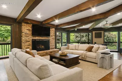 910  Windsor Ct #KK1, Fontana, WI 53125 - Photo 2