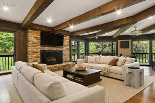 910 Windsor Ct, Fontana, WI 53125 - Photo 2