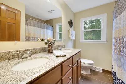 1119 W Fairfield Ct, Glendale, WI 53217 - Photo 16
