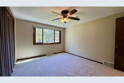 5340 S Maryknoll Dr, New Berlin, WI 53151 - Photo 36