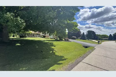5340 S Maryknoll Dr, New Berlin, WI 53151 - Photo 2