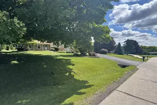 5340 S Maryknoll Dr, New Berlin, WI 53151 - Photo 2