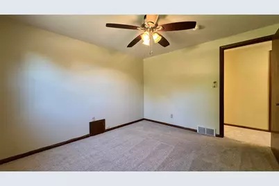5340 S Maryknoll Dr, New Berlin, WI 53151 - Photo 38