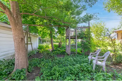 1815 N 72nd St, Wauwatosa, WI 53213 - Photo 30