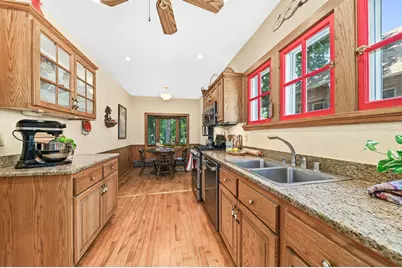 1815 N 72nd St, Wauwatosa, WI 53213 - Photo 12