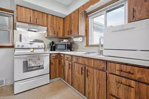 104 E 3rd Ave, Elkhorn, WI 53121 - Photo 8